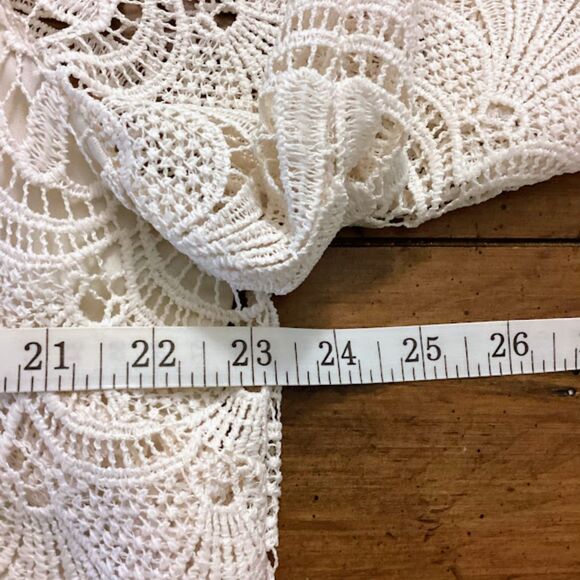 Adiva Scalloped Lace Top Short Sleeve in Ivory 1X - Picture 7 of 8